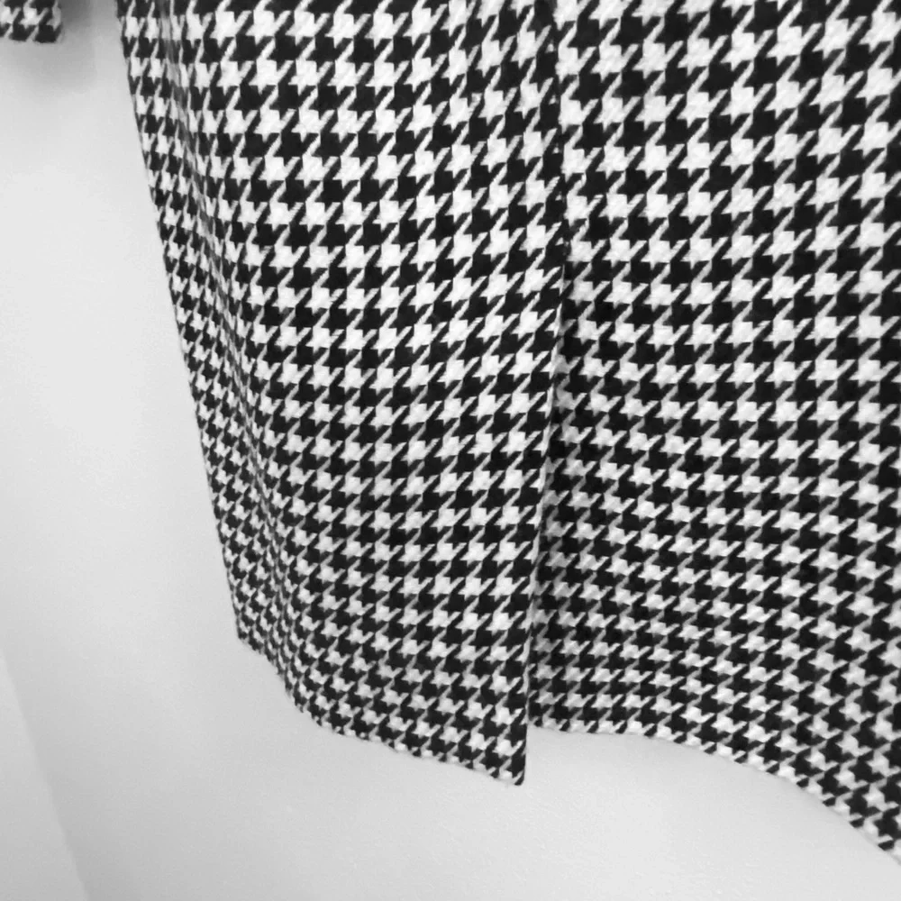 Ann Taylor 2PC Black/White Suit. Sz 2 - Picture 7 of 11